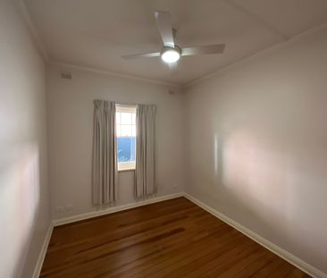 Charming Sandstone Maisonette with Character & Comfort - Photo 4