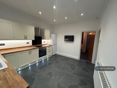 4 bedroom terraced house to rent - Photo 4