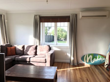 This well-presented three-bedroom, single-bathroom home offers comfortable and convenient living in a sought-after Hamilton location. - Photo 3