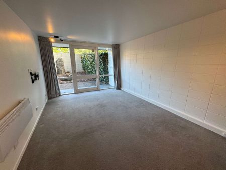 Convenient Two-bedroom in Parnell - Photo 2