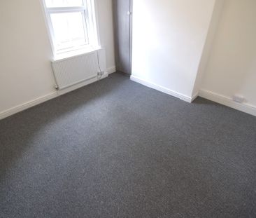 To Let 1 Bed Flat - Photo 5