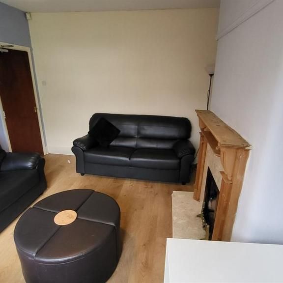 8 bedroom house to rent - Photo 1