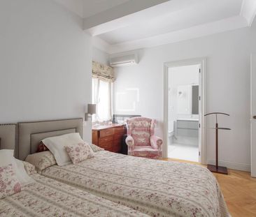 Excellent 4 Bedroom penthouse with 25m² terrace for rent in Almagro... - Photo 3