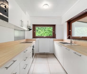 Ruime gelijkvloerse woning omgeven door groen. - Photo 3
