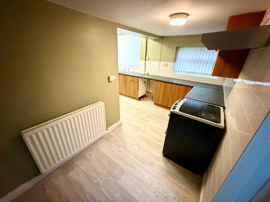 3 bedroom semi-detached house to rent - Photo 1
