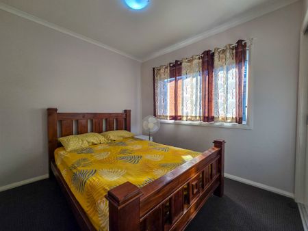 Modern Comfort in the Heart of Willowdale - 3 Bedroom Family Home - Photo 4