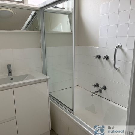 Central Dandenong Apartment - Photo 3