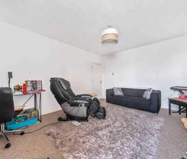 3 bedroom flat to rent - Photo 2