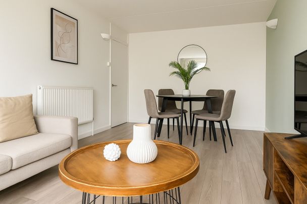 2 Bed Flat, Charlotte Despard Avenue, SW11 - Photo 1