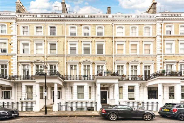 A lovely one bedroom apartment on the ground floor, of a handsome period building in the heart of South Kensington. - Photo 1