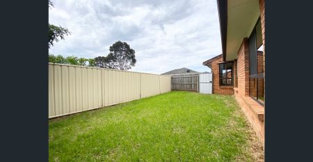 Delightful 3 Bedroom Townhouse combines space and low maintenance living! - Photo 4