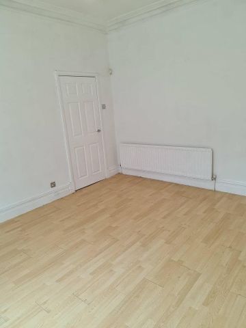 2 bedroom ground floor flat to rent - Photo 3