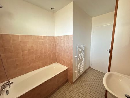 Location Appartement 2 pièces 49m² AIRE SUR L ADOUR 40800 - Photo 4