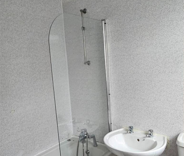 4 bedroom end of terrace house to rent - Photo 4