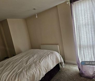 2 bedroom penthouse to rent - Photo 5