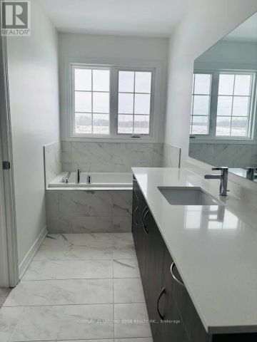 10 REIGATE AVENUE - Photo 5