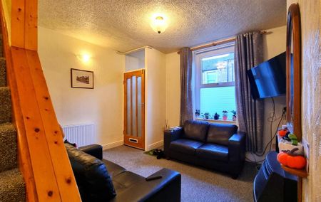 2 bedroom private hall to rent - Photo 2