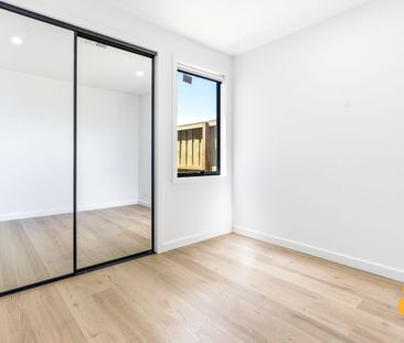 Modern Family Living in Wollert - Photo 2