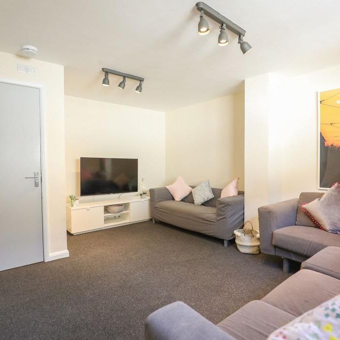 9 bedroom house to rent - Photo 1