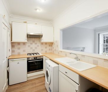 2 Bed Flat - Photo 3