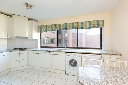 3 bedroom flat to rent - Photo 5