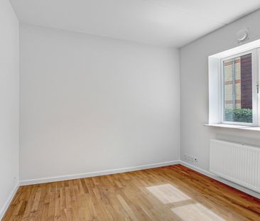 Stor og rumlig 4-værelses lejlighed ved Furesø med privat altan. De... - Foto 1