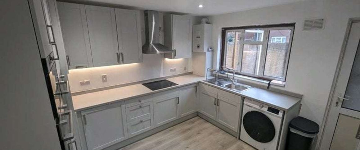 Bannister Close Room 5 - Photo 1