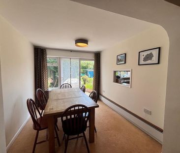 4 bedroom semi-detached house to rent - Photo 3