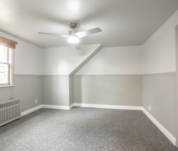 2 Bedroom + Den Upper Unit in Welland!! - Photo 1