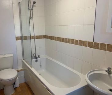 2 bedroom end of terrace house to rent - Photo 4