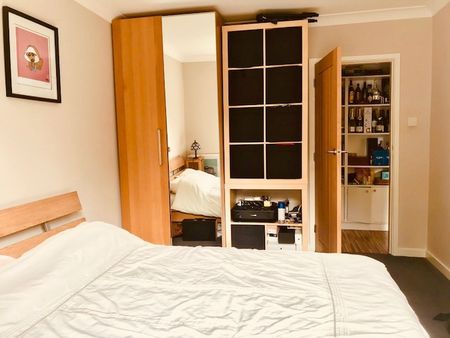 2 Bed Flat, Vermont Road, SW18 - Photo 2