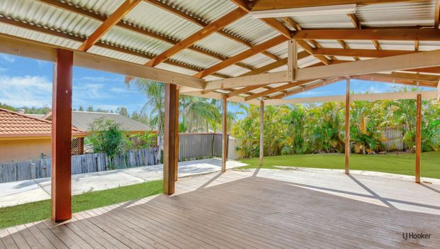 SPACIOUS THREE BEDROOM PLUS STUDY HOME - GREAT LOCATION - Photo 1