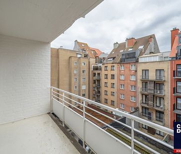 Te huur voor één jaar: Gemeubeld appartement met frontaal zeezicht - Foto 2