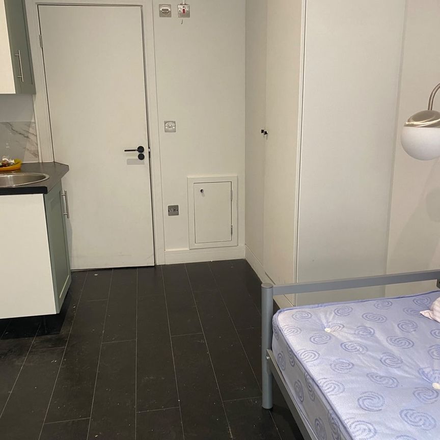 Studio Flat, Culverley Road, SE6 - Photo 1