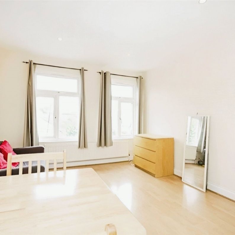 Finchley Road, NW11, Golders Green - Photo 1