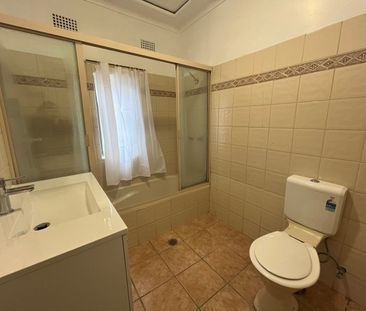 Spacious Family Home - Photo 4