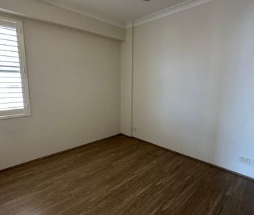 Renovated beauty that’s a few steps from Westfields BUT LIFT IS BEI... - Photo 6