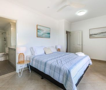 EXECUTIVE THREE-BEDROOM APARTMENT WITH OCEAN VIEWS - Photo 6