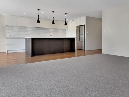 Spacious & Sunny Character Home - Photo 3