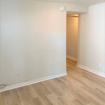 1 bed, 1 bath Apartment Danforth. 2 min walk to Greenwood subway - Photo 3