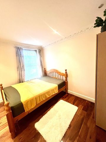 Room in a Shared Flat, Woolwich Road, SE10 - Photo 5