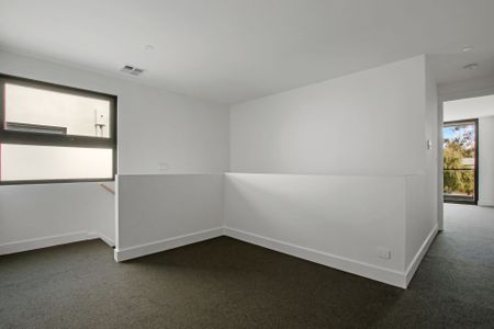 Elegant, Spacious Home in the Heart of Campbelltown! - Photo 5