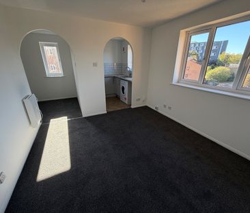 Studio Flat, Armoury Road, SE8 - Photo 3