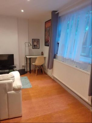 Studio Flat, Hawes Street, N1 - Photo 1