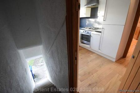 2 bedroom property to rent in London - Photo 3