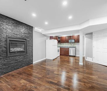 98 ERSKINE Drive #LOWER - Photo 2