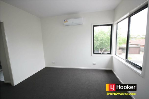 WALKING DISTANCE TO WELLINGTON SECONDARY COLLEGE - Photo 1