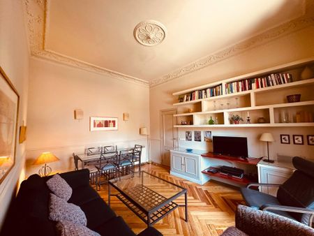 ¡Espectacular piso con balcones y vistas despejadas en Pleno Centro de Madrid! - Photo 2