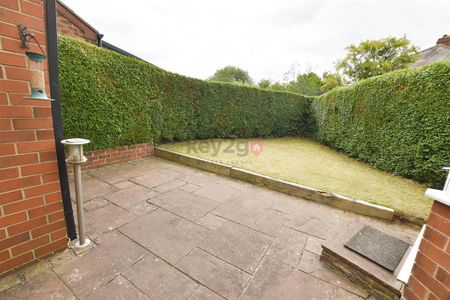 4 bedroom semi-detached house to rent - Photo 2
