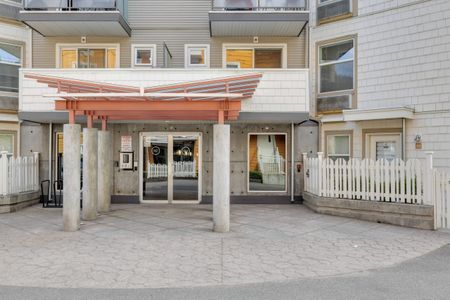 Avail. Jan.1st: Furnished: 2 bedroom plus den – Verve - Photo 3